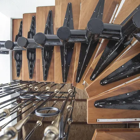 Alojamento de Acomodação e Pequeno-almoço Narr Twin Kas